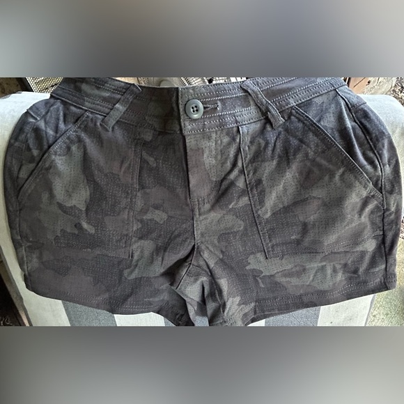 NWT- PrANa Women’s shorts - Picture 3 of 14